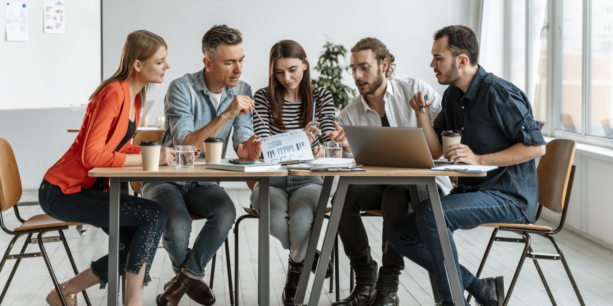 businesspeople-meeting-office-working
